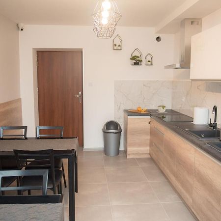 Geris Aparthotel Czestochowa Ngoại thất bức ảnh