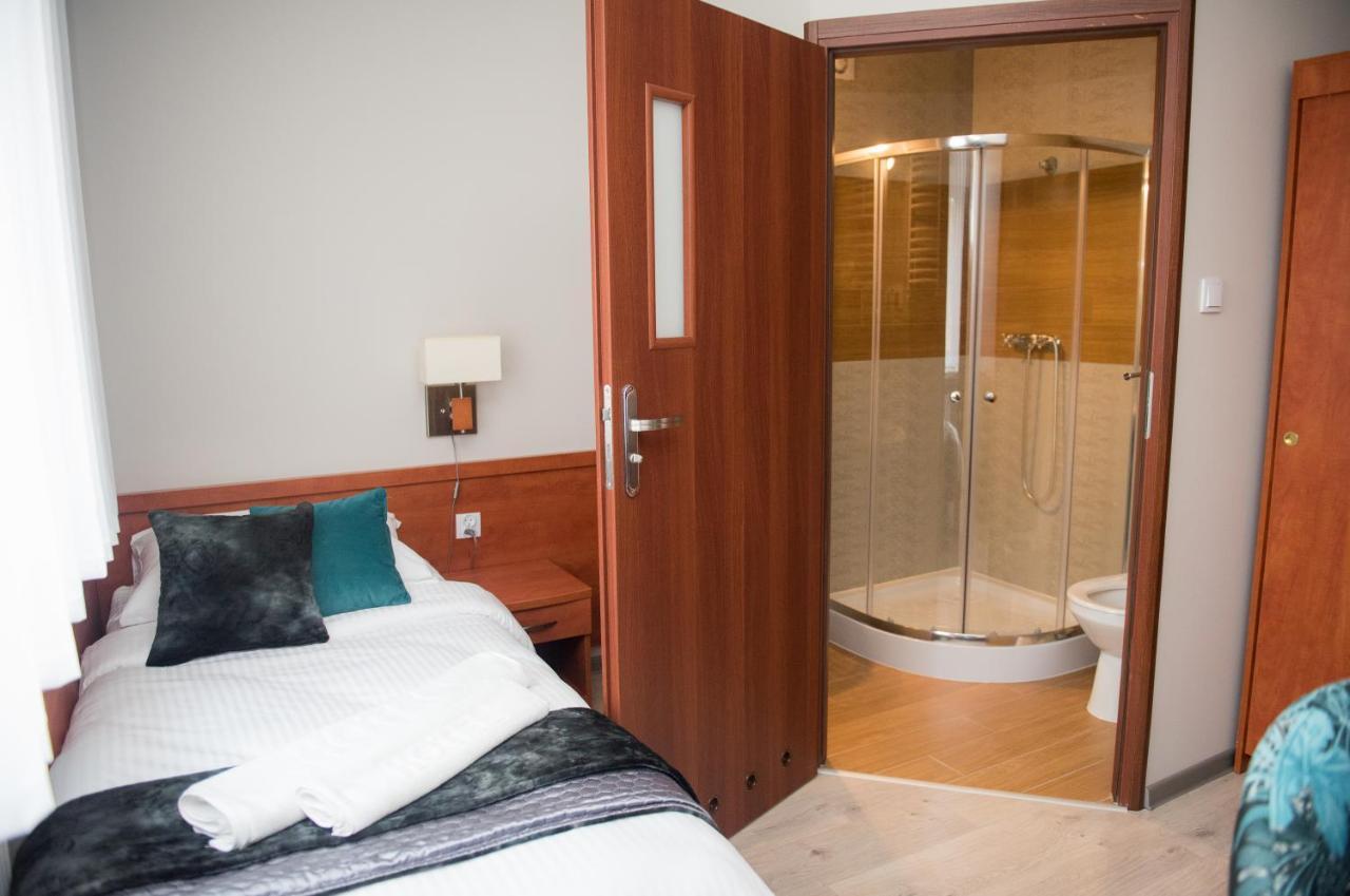Geris Aparthotel Czestochowa Ngoại thất bức ảnh